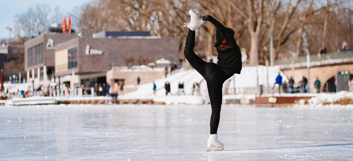 (c) Figure-skating-academy.com